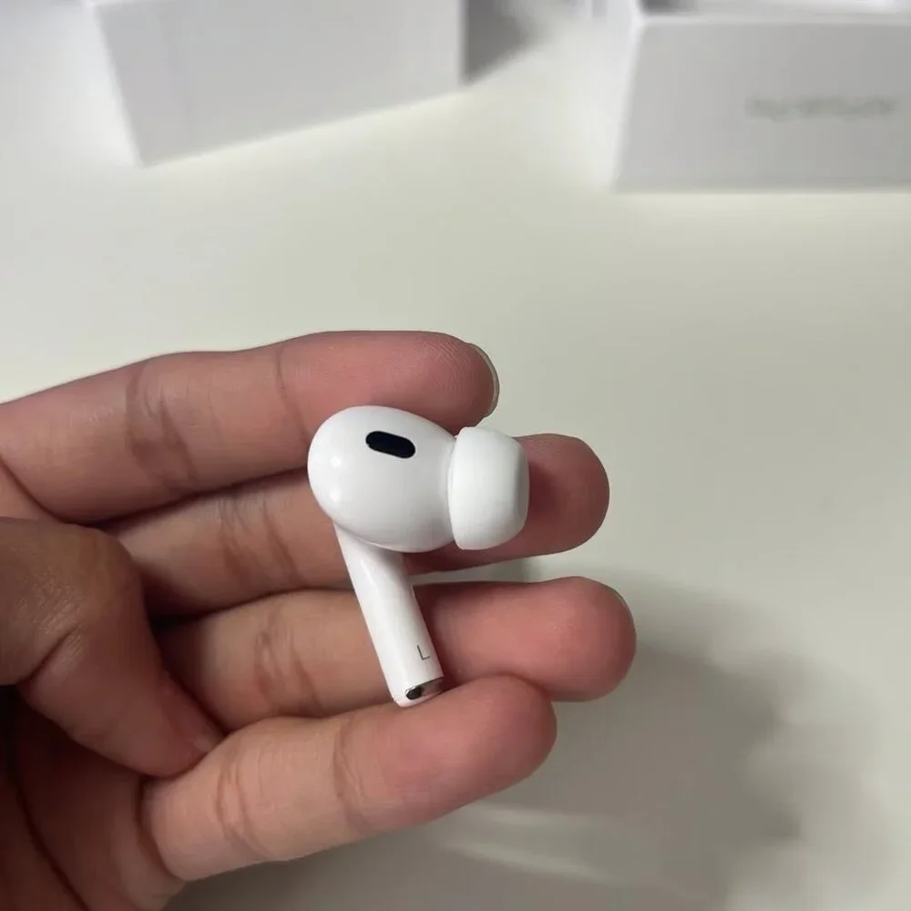 AirPod Pro 2nd Generation W/ MagSafe Charging Case